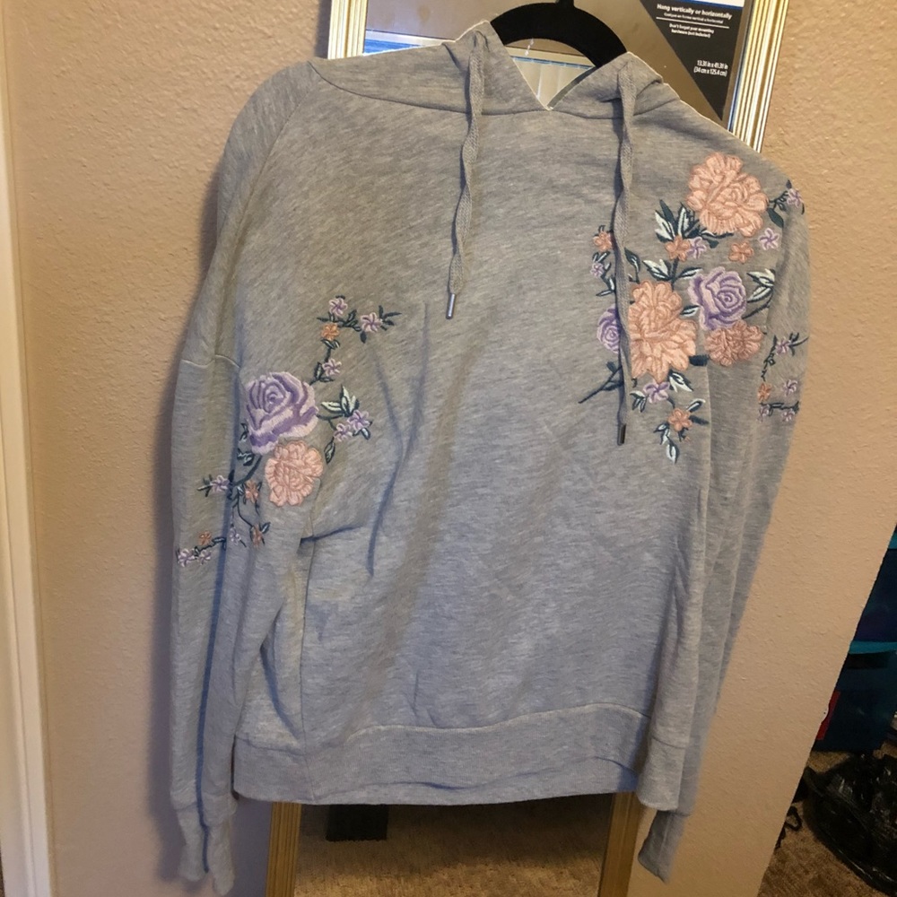 Flowery gray sweatshirt